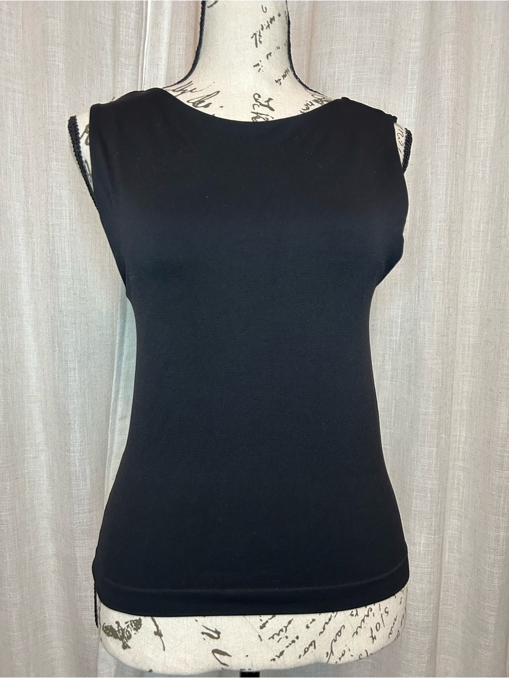 Black Sleeveless Women's Workout Top